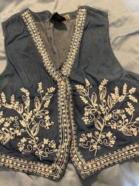 SGDN Women’s Jean Vest With Floral Embroidery